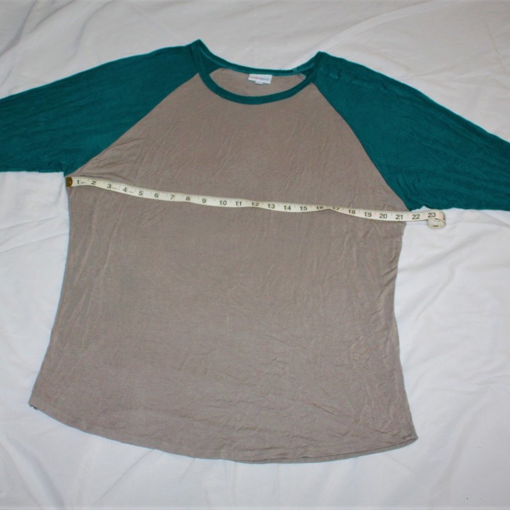 LuLaRoe Randy Tee in Gray and Turquoise - Picture 4 of 6